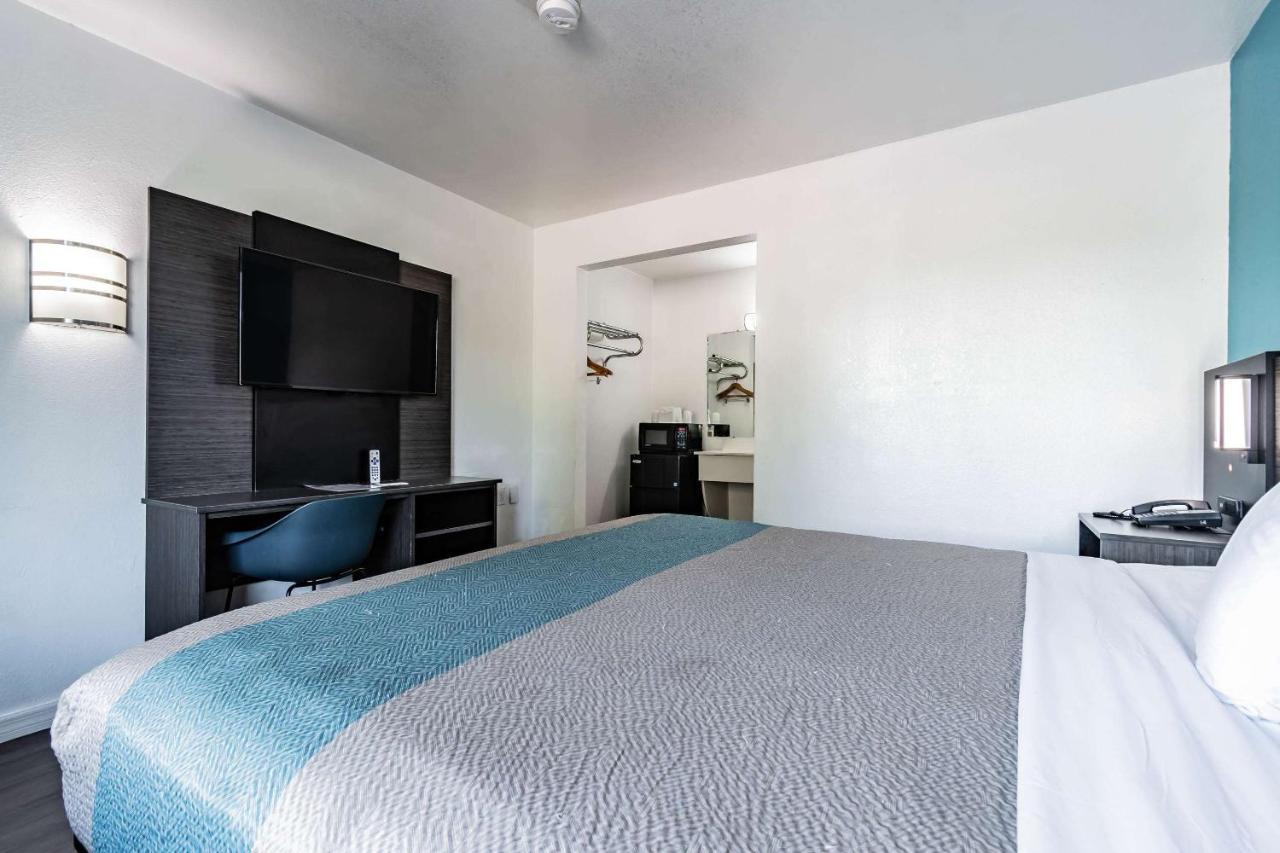 Motel 6 Tampa Near Fairgrounds - Casino Extérieur photo