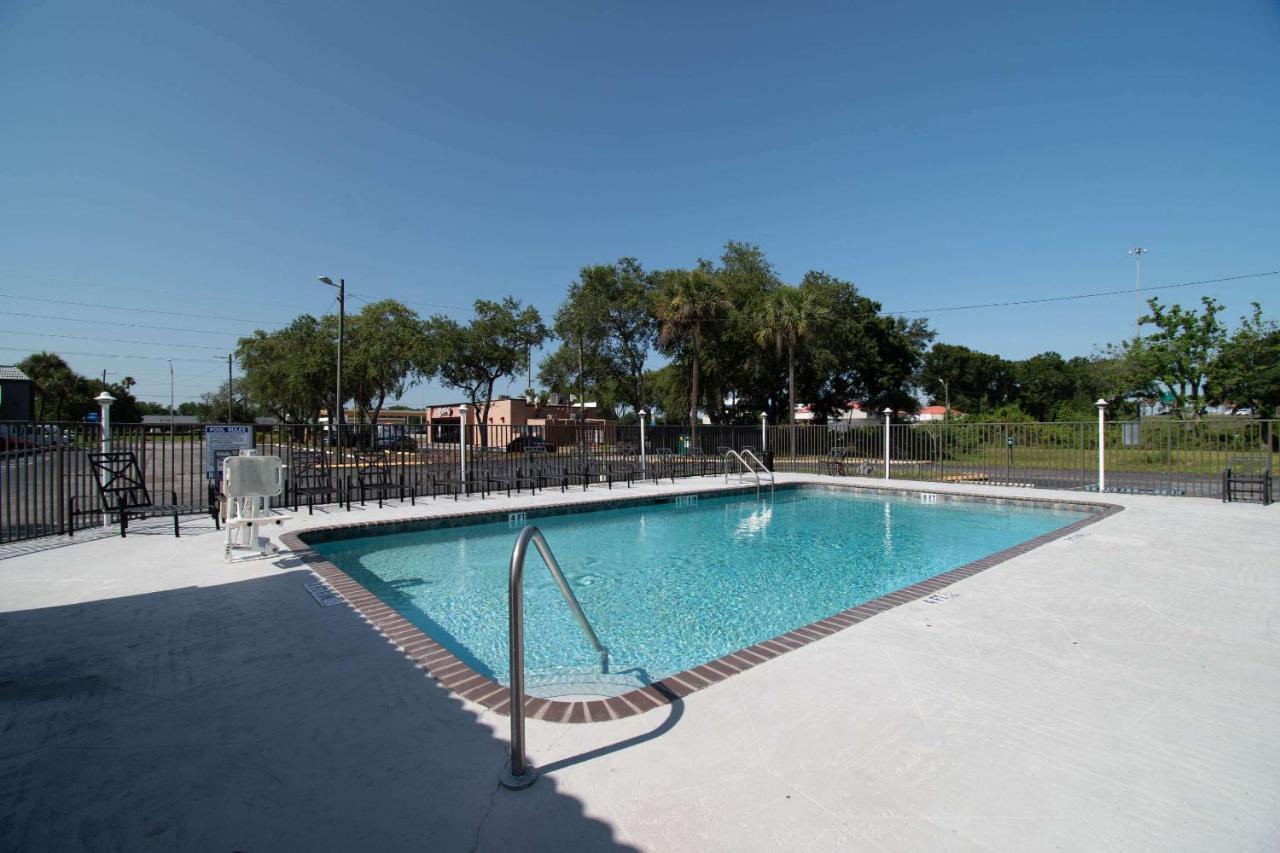 Motel 6 Tampa Near Fairgrounds - Casino Extérieur photo