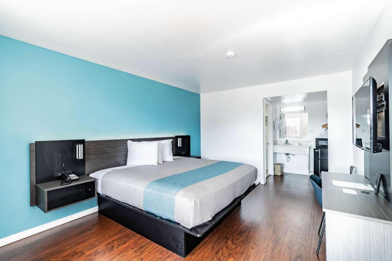 Motel 6 Tampa Near Fairgrounds - Casino Extérieur photo
