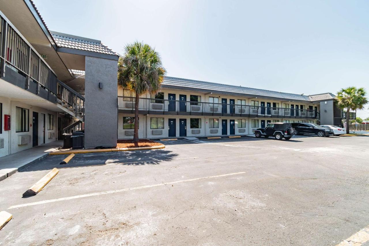 Motel 6 Tampa Near Fairgrounds - Casino Extérieur photo
