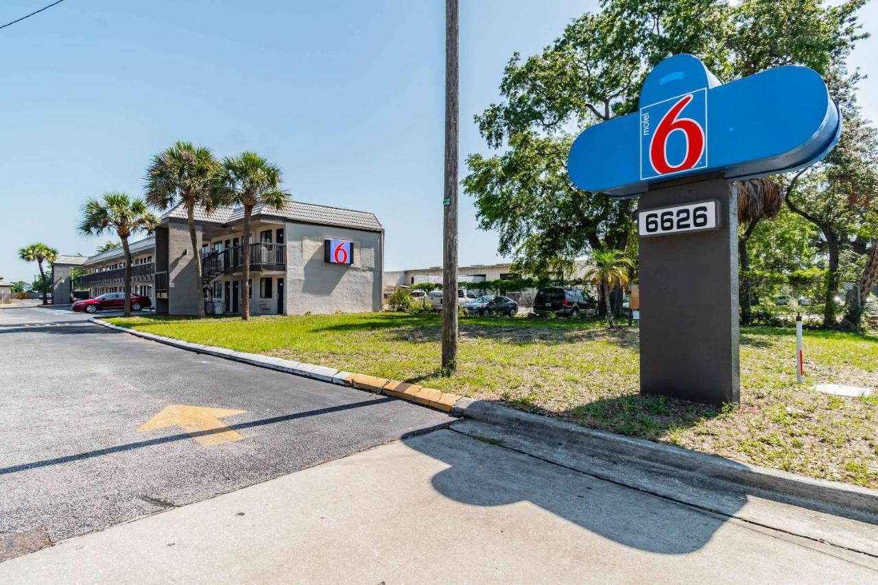 Motel 6 Tampa Near Fairgrounds - Casino Extérieur photo