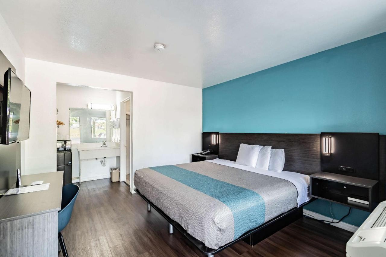 Motel 6 Tampa Near Fairgrounds - Casino Extérieur photo