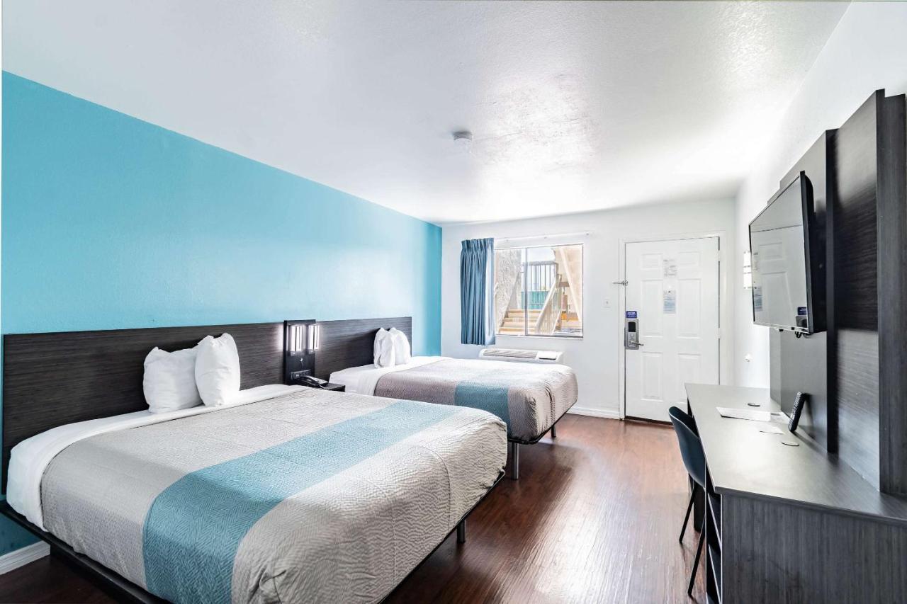 Motel 6 Tampa Near Fairgrounds - Casino Extérieur photo