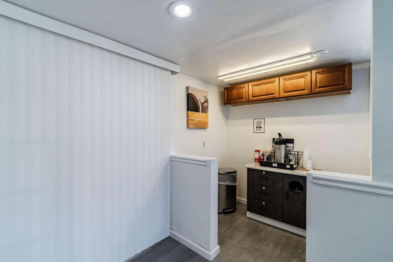 Motel 6 Tampa Near Fairgrounds - Casino Extérieur photo