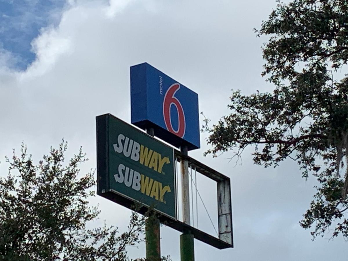 Motel 6 Tampa Near Fairgrounds - Casino Extérieur photo